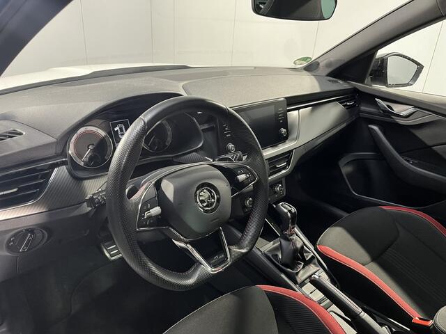 Skoda Kamiq 1.5 TSI Monte Carlo / AUTOMAAT/ PANO/ PARK. SENSOREN + CAMERA/ SMARTLINK/ LED/ CRUISE/ CLIMA/ 18" LMV/ STOEL VERWARM./ DAB