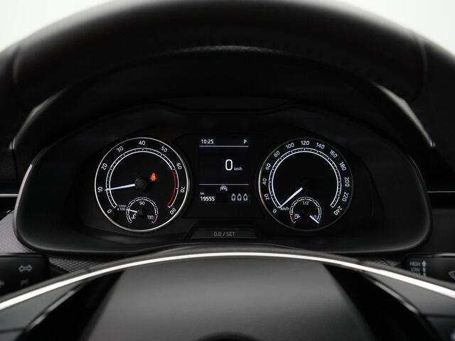 Skoda Kamiq 1.0 TSI 110 pk DSG Ambition | Parkeersensoren achter | LED koplampen | Cruise Control | Airconditioning | DAB | 16 inch