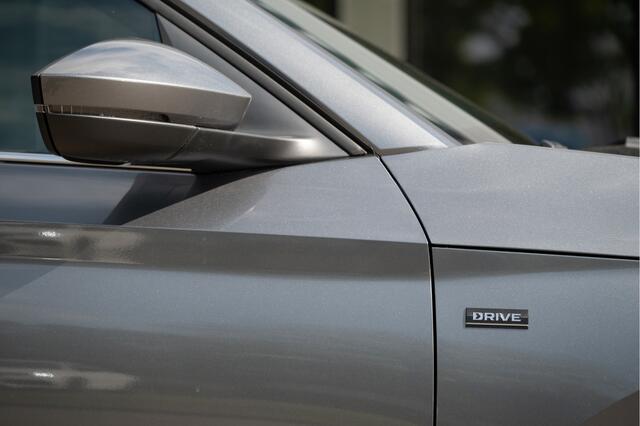 Skoda Kamiq 1.0 TSI DSG Drive | Sportstoelen | Navi by App | Stoel- Stuurverw. | PDC | 17"