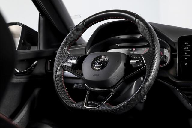 Skoda Kamiq 1.5 TSI ACT 150 PK Monte Carlo - Automaat | Pano | Elek. Trekhaak | Dig. Cockpit | Adapt. Cruise | Stoel+-stuurverw. | PDC | Camera | NAV + App. Connect | ECC | DAB | LM 18" |