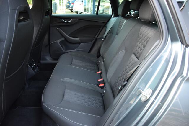 Skoda Kamiq 1.0 TSI Sport Business | Org. NL | BOVAG Garantie | Trekhaak | Virtual Cockpit | Camera + PDC Achter | Navigatie | Cruise & Climate Control | Sportstoelen | Full LED |