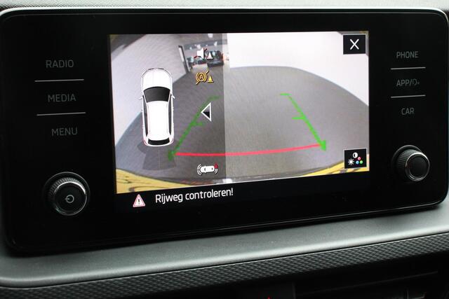 Skoda Kamiq 1.0 TSI 110pk DSG Tour de France Navigatie Apple Carplay/Android Auto Cimate Control Camera Parkeer sensoren Led Adaptive Cruise Control