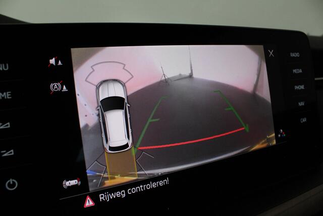 Skoda Kamiq 1.0 TSI Business Edition Rijk uitgerust!/Camera/keyless/18inch/Moon White Metallic