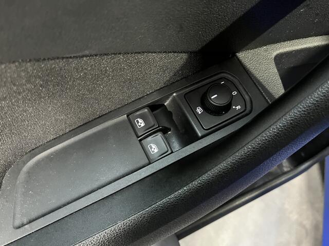 Skoda Kamiq 1.0 TSI Ambition SMARTLINK/ PARKEER SENSOREN/ CRUISE CONTROL/ AIRCO/ DAB/ LANE ASSIST/ ELEKTRISCH INKLAPBARE TREKHAAK