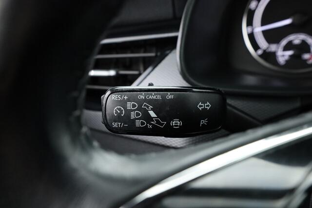 Skoda Kamiq 1.0 TSI Style DSG | Apple CarPlay | Trekhaak | Stoelverw. | Camera | Cruise | PDC A | All Seasons