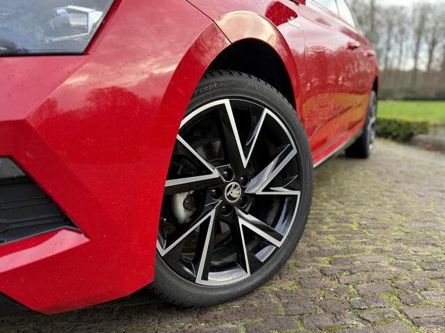 Skoda Kamiq 1.5 TSI ACT DSG Monte Carlo | Pano | Camera | Nieuwstaat |