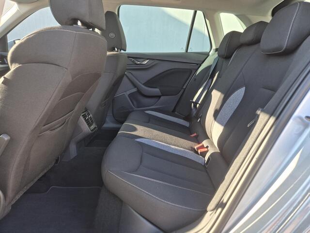 Skoda Kamiq 1.0 TSI Selection Automaat / Travel-pakket / Trekgewicht 1200 kg / Adaptief cruise control / Stuur-& Stoel verwarming / Navigatie via Apple Carplay of Android Auto / Achteruitrijcamera / Keyless Entry/Start / Climate control /