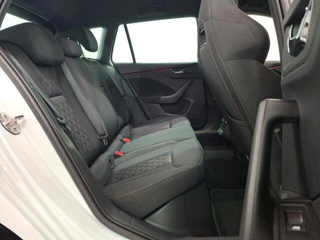 Skoda Kamiq 1.0 TSI Sport Business / App connect / Climate controle / Parkeersensoren achter / Fabrieksgarantie 2028 /