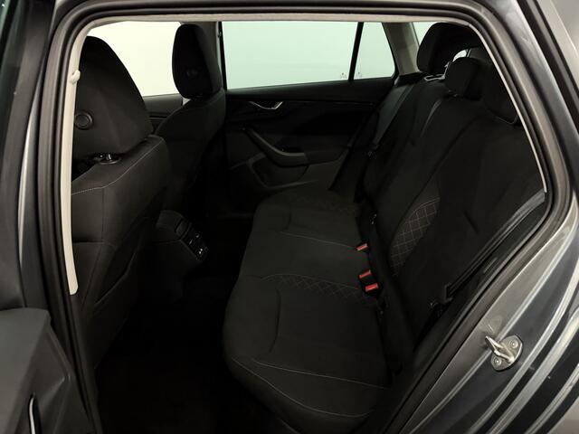 Skoda Kamiq 1.0 TSI Business Edition Camera, Apple carplay, Cruise control, Keyless start, Virtual desk, A start stop, Clima, Lichtmetalen velgen