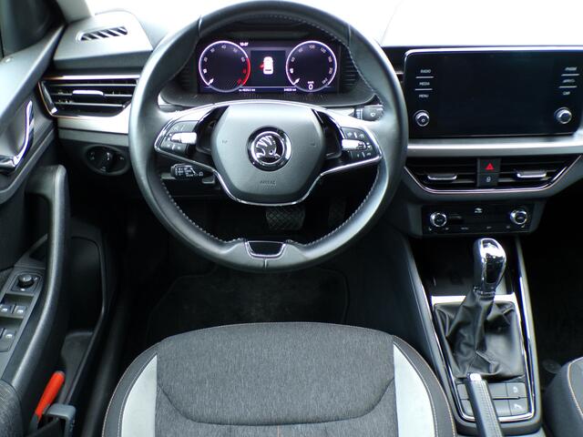 Skoda Kamiq 1.0 TSI Business Edition, Automaat / Carplay + Android Auto / Sensoren + Camera / Full LED / Keyless / Climate Control / 16'' LMV