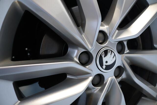 Skoda Kamiq 1.5 TSI ACT DSG Sport Business Origineel NL/Trekhaak/LED/CC/Camera/Elek. klep/17"