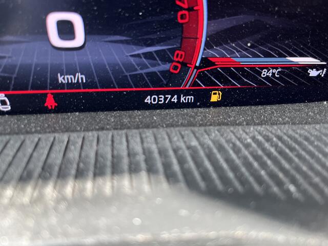 Skoda Kamiq 1.0 TSI Monte Carlo / AUTOMAAT/ PANO/ ELEK.ACHTERKLEP/ STOELVERWARMING/ PARK.SENSOREN V+A/ CAMERA/ KEYLESS/ CRUISE CONTROL/ SMARTLINK/ VIRTUAL COCKPIT/ NAVI/ DAB/ CLIMA/ LED/ 18'' LMV