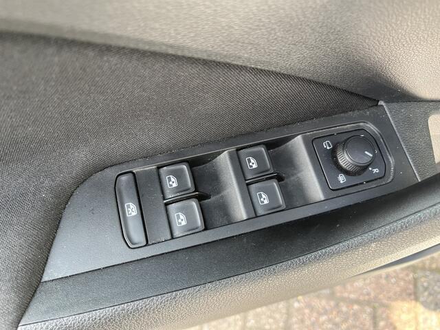 Skoda Kamiq 1.0 TSI Monte Carlo / AUTOMAAT/ PANO/ ELEK.ACHTERKLEP/ STOELVERWARMING/ PARK.SENSOREN V+A/ CAMERA/ KEYLESS/ CRUISE CONTROL/ SMARTLINK/ VIRTUAL COCKPIT/ NAVI/ DAB/ CLIMA/ LED/ 18'' LMV