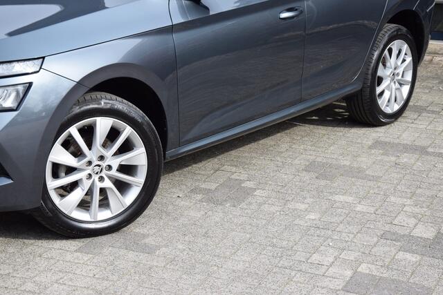 Skoda Kamiq 1.0 TSI 110PK Business Edition DSG Automaat | BOVAG Garantie | Trekhaak | Voorstoelen verwarmd | Automatische Airco | Parkeersensoren | Apple Carplay/Android Auto |