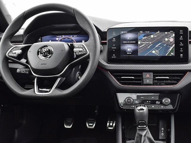 Skoda Kamiq Monte Carlo 1.0 TSI 85kW/115PK SUV 6 versn. handgeschakeld | Metallic Lak | Winter pakket | 17'' Lichtmetalen Velgen | DEMO Deal!