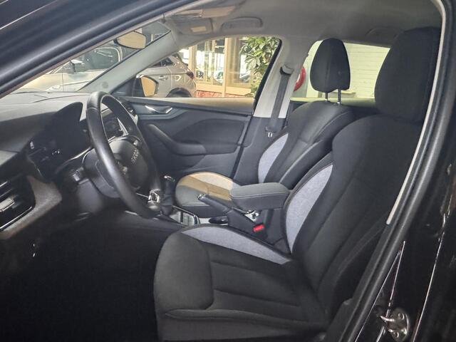 Skoda Kamiq 1.0 TSI Black Dots AppleCarplay Black edtion Navigatie LMV