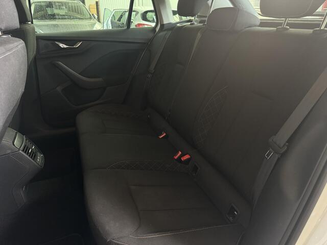 Skoda Kamiq 1.0 TSI Ambition | Achteruitrijcamera | Apple Carplay / Android Auto | Cruise Control | DAB+ |