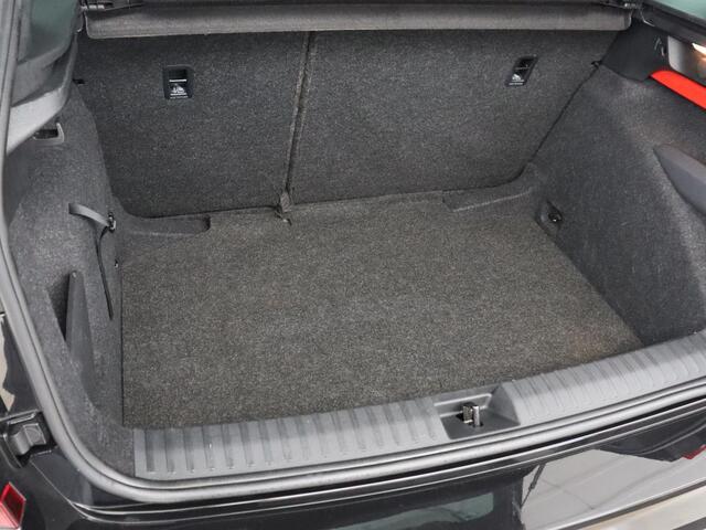 Skoda Kamiq 1.0 TSI Sport | Automaat | Camera | Carplay | Virtual Cockpit | Sportstoelen | Climate control | Full LED | Cruise control | Getint glas | Bluetooth