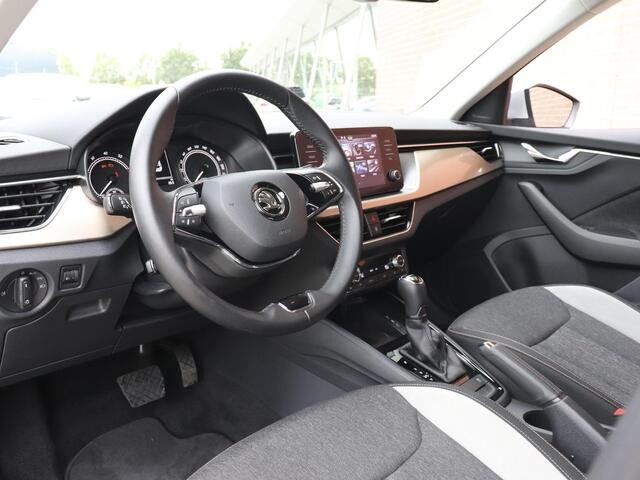 Skoda Kamiq 1.0 TSI 110pk DSG Style Navigatie Apple Carplay/Android Auto Adaptive Cruise control Parkeer sensoren Lichtmetalen Velgen