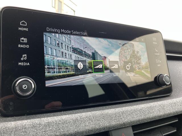 Skoda Kamiq 1.0TSI/115PK Selection DSG · Apple/Android Car Play · Stoelverwarming · Camera · LED · Garantie t/m 06-02-2027