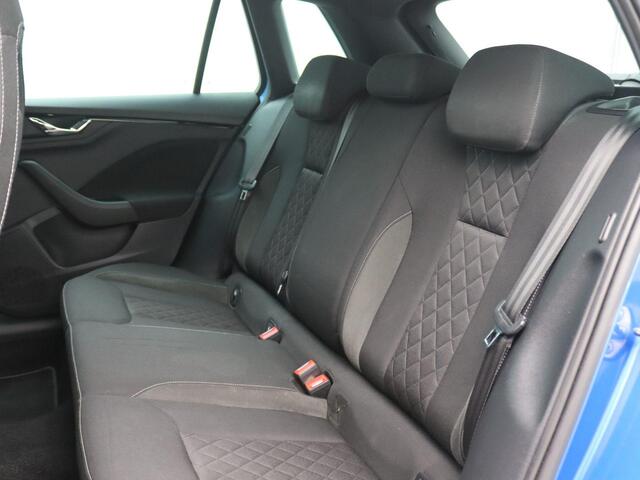 Skoda Kamiq 1.5 TSI ACT Sport Business 150PK DSG Panoramadak, Achteruitrijcamera, 18" LM Velgen, LED-Verlichting, Stoelverwarming, Navi, Adaptieve Cruise Control