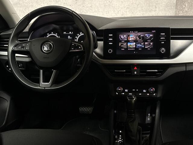 Skoda Kamiq 1.0 TSI Sport Automaat (APPLE CARPLAY, GROOT NAVI, CLIMATE, STOELVERWARMING, SPORTSTOELEN, PARKEERSENSOREN, GETINT GLAS, NIEUWSTAAT)