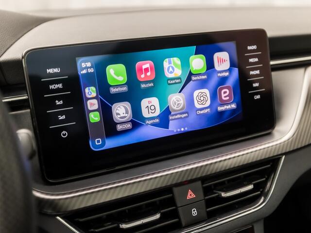 Skoda Kamiq 1.0 TSI Monte Carlo Automaat (PANORAMADAK, VIRTUAL COCKPIT, KUIPSTOELEN, APPLE CARPLAY, CAMERA, GETINT GLAS, ADAPTIVE CRUISE, KEYLESS, NIEUWSTAAT)