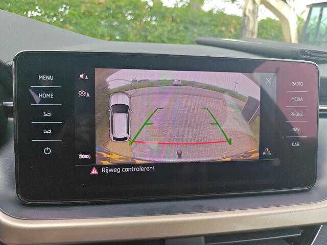 Skoda Kamiq 1.0 TSI Business Edition / Digitaal dashboard / Zwenkbare trekhaak / Navigatie / App connect /
