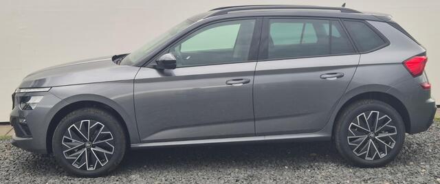 Skoda Kamiq 1.0 TSI Selection Camera achter - Zwarte gril - 17 inch Wielen - Winter Pack - Privacy Glass - Zwart dak en A Stijl -.