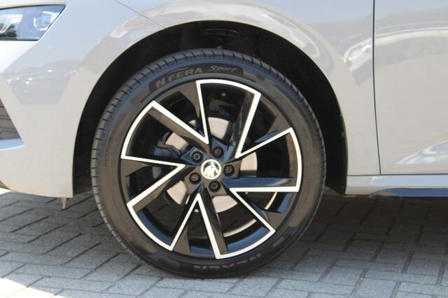 Skoda Kamiq 1.5TSI Sport Monte Carlo Camera Navi Panorama ADCR Climate 19LM