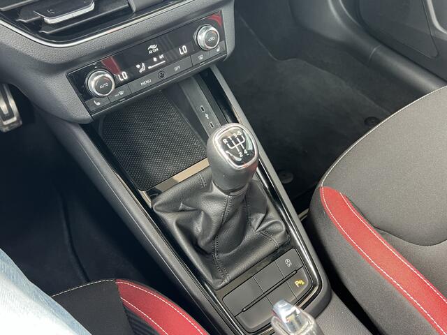 Skoda Kamiq 1.0 TSI Active / Panorama dak / Smart Link / Stoelverwarming / Parkeersensoren V+A / 18'' LMV