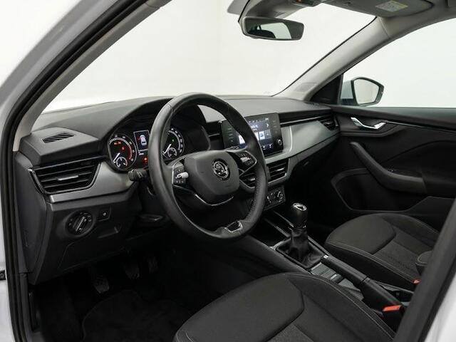 Skoda Kamiq 1.0 TSI Ambition 110pk | Navigatie via App | Cruise control | LED koplampen | Apple Carplay/Android Auto | Lichtmetalen velgen 16 inch | Parkeersensoren achter | Cruise controle