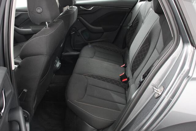 Skoda Kamiq 1.0 TSI 110 pk DSG Life Navigatie Apple Carplay/Android Auto Adaptieve Cruise Control Parkeersensor achter Verwarmde voorstoelen LED-verlichting voor Dakrail DAB