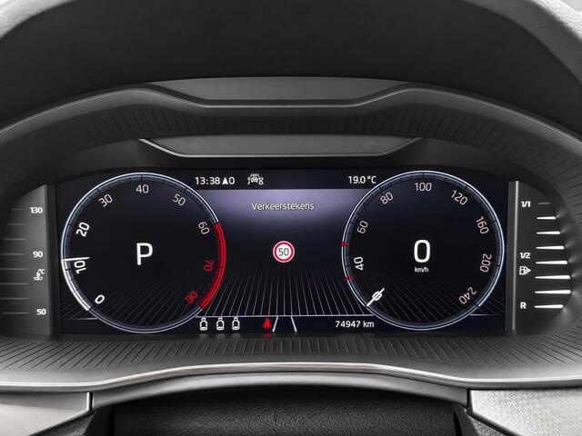 Skoda Kamiq 1.0 TSI Business Edition / Digitaal dashboard / Navigatie / LED / Camera / Zwenkbare trekhaak /