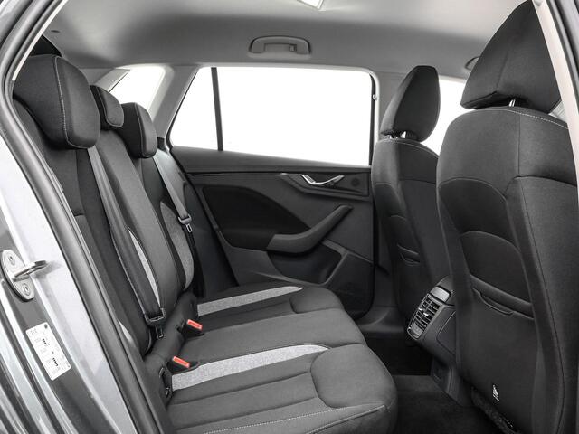 Skoda Kamiq 1.0 TSI 115pk Selection · Apple/Android Car Play · P-Sensoren · Cruise Control · DAB · 16'' Inch · Garantie t/m 17-06-2028 of 100.000km