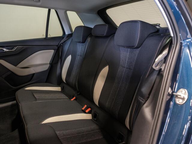 Skoda Kamiq 1.0 TSI Style 110pk / Elektrisch verstelbare stoelen / Panoramadak / Trekhaak / Dodehoek detectie / Achteruitrijcamera / Navigatie / Apple carplay /