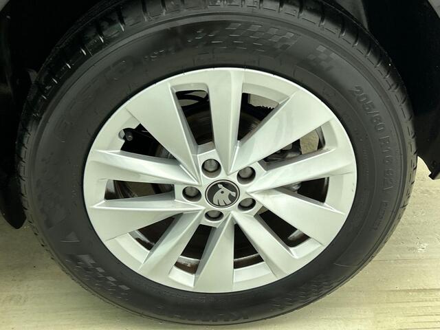 Skoda Kamiq 1.0 TSI Business Edition DSG Navigatie Climate control Cruise control LED Keyless Achteruitrijcamera Parkeersensoren Apple Carplay Android Auto Radio