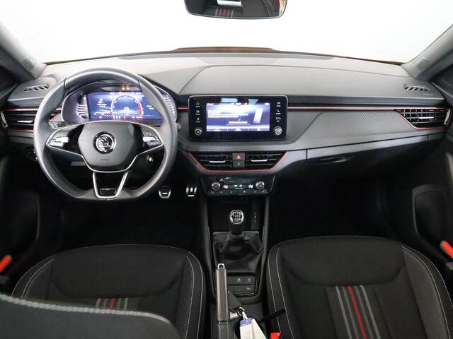 Skoda Kamiq Monte Carlo 1.0 85 kW 115 pk | Verlengde garantie | Navigatie via App | Panoramadak | Parkeersensoren | Achteruitrijcamera | Apple Carplay/Android Auto | Stoelverwarming |