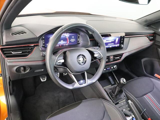 Skoda Kamiq Monte Carlo 1.0 85 kW 115 pk | Verlengde garantie | Navigatie via App | Panoramadak | Parkeersensoren | Achteruitrijcamera | Apple Carplay/Android Auto | Stoelverwarming |