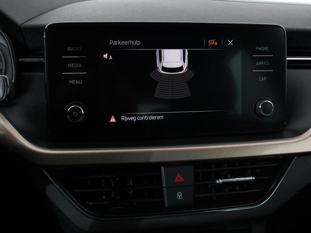 Skoda Kamiq 1.0 TSI 110pk DSG Style Navigatie Apple Carplay / Android auto Parkeersensor achter Cruise Control Verwarmbare voorstoelen Extra getint glas Climate Control