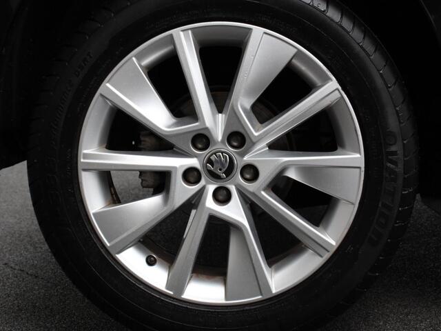 Skoda Kamiq 1.0 TSI 110pk DSG Style Navigatie Apple Carplay / Android auto Parkeersensor achter Cruise Control Verwarmbare voorstoelen Extra getint glas Climate Control