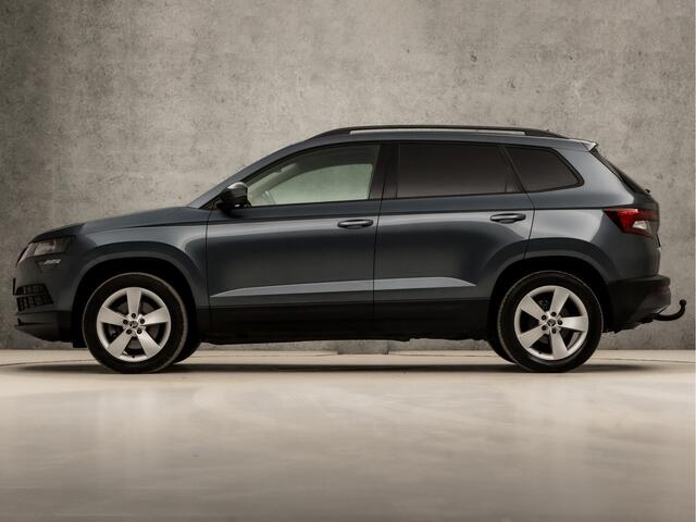 Skoda Karoq 1.5 TSI ACT Ambition Business 150Pk Automaat (APPLE CARPLAY, GROOT NAVI, CAMERA, TREKHAAK, SPORTSTOELEN, GETINT GLAS, PARKEERSENSOREN, CRUISE, NIEUWSTAAT)