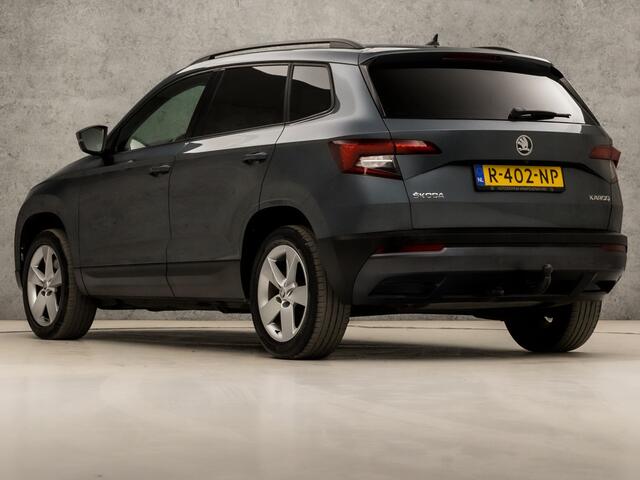 Skoda Karoq 1.5 TSI ACT Ambition Business 150Pk Automaat (APPLE CARPLAY, GROOT NAVI, CAMERA, TREKHAAK, SPORTSTOELEN, GETINT GLAS, PARKEERSENSOREN, CRUISE, NIEUWSTAAT)