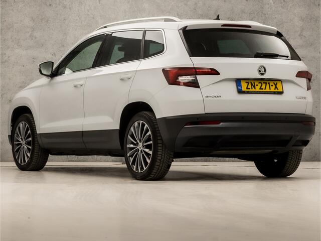 Skoda Karoq 1.0 TSI Sport Deluxe Automaat (APPLE CARPLAY, GROOT NAVI, CAMERA, LEDER/ALCANTARA, STOELVERWARMING, SPORTSTOELEN, ADAPTIVE CRUISE, GETINT GLAS, PARKEERSENSOREN, LED KOPLAMPEN, NIEUWE APK, NIEUWSTAAT)