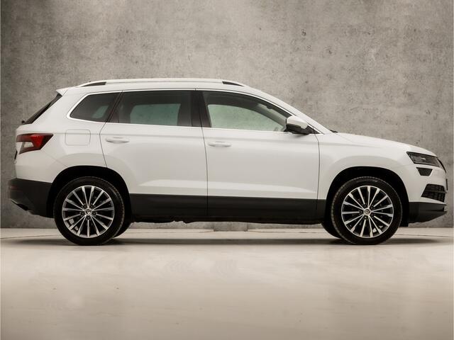 Skoda Karoq 1.0 TSI Sport Deluxe Automaat (APPLE CARPLAY, GROOT NAVI, CAMERA, LEDER/ALCANTARA, STOELVERWARMING, SPORTSTOELEN, ADAPTIVE CRUISE, GETINT GLAS, PARKEERSENSOREN, LED KOPLAMPEN, NIEUWE APK, NIEUWSTAAT)