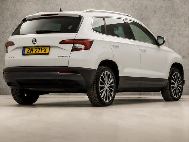 Skoda Karoq 1.0 TSI Sport Deluxe Automaat (APPLE CARPLAY, GROOT NAVI, CAMERA, LEDER/ALCANTARA, STOELVERWARMING, SPORTSTOELEN, ADAPTIVE CRUISE, GETINT GLAS, PARKEERSENSOREN, LED KOPLAMPEN, NIEUWE APK, NIEUWSTAAT)
