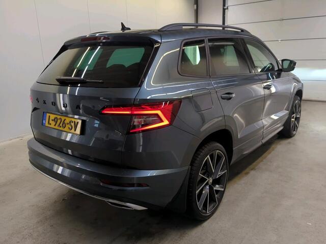 Skoda Karoq 1.5 TSI DSG ACT Sportline Business Adaptieve Cr.control - 19Inch LMV - Canton audio - Stoel+Voorruitverwarming - NL auto