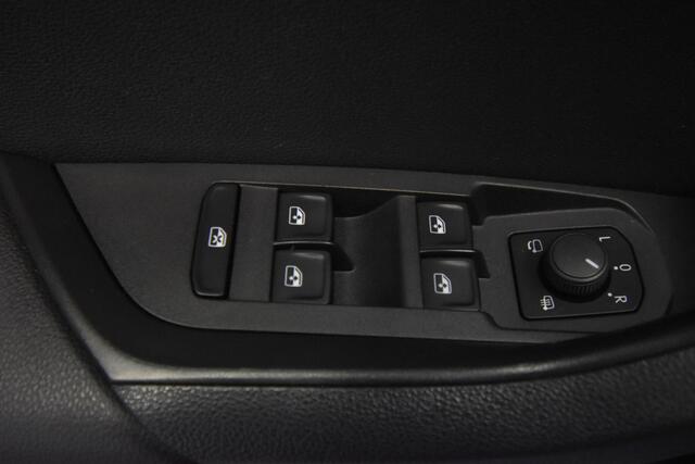 Skoda Karoq 1.5 TSI ACT Sportline Business , TREKHAAK , NAVI , CLIMATR , LMV18 , A UITRIJ CAM ,