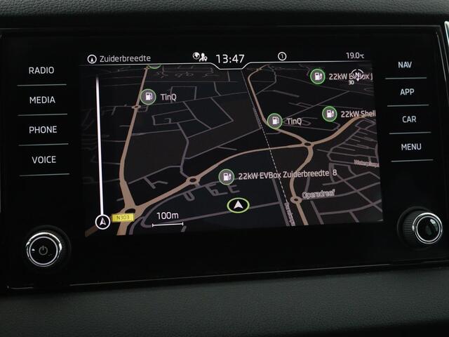 Skoda Karoq 1.0 TSI Business Edition | Panoramadak | Stoelverwarming | Trekhaak | Carplay | Navigatie | Climate control | Parkeerhulp | Cruise control