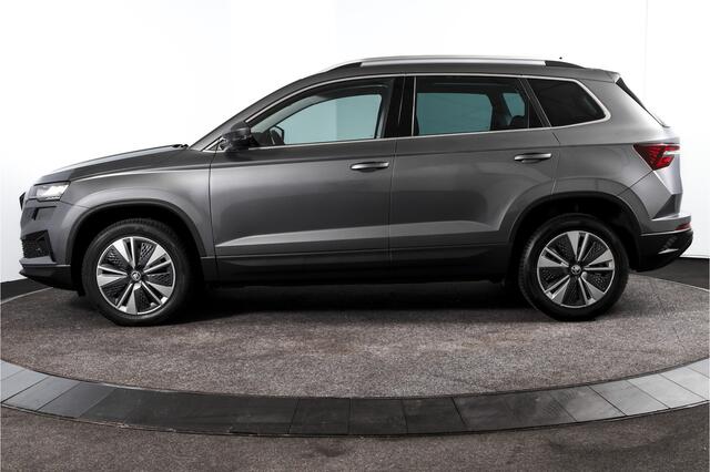 Skoda Karoq 1.5 TSI ACT 150 PK Business Edition Plus - Automaat | Dig.Cockpit | Adapt.Cruise | Stoel-+Stuurverw. | PDC | Camera | NAV + App.Connect | ECC | DAB | LM 17" |
